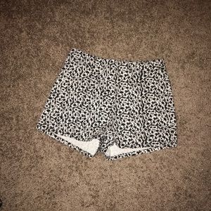 PERMANENTLY CLOSING b&w floral high waisted shorts